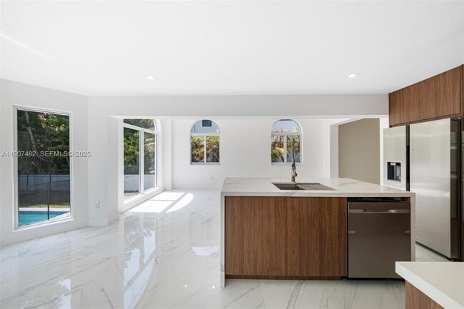 Photo - 242 Palm Ave