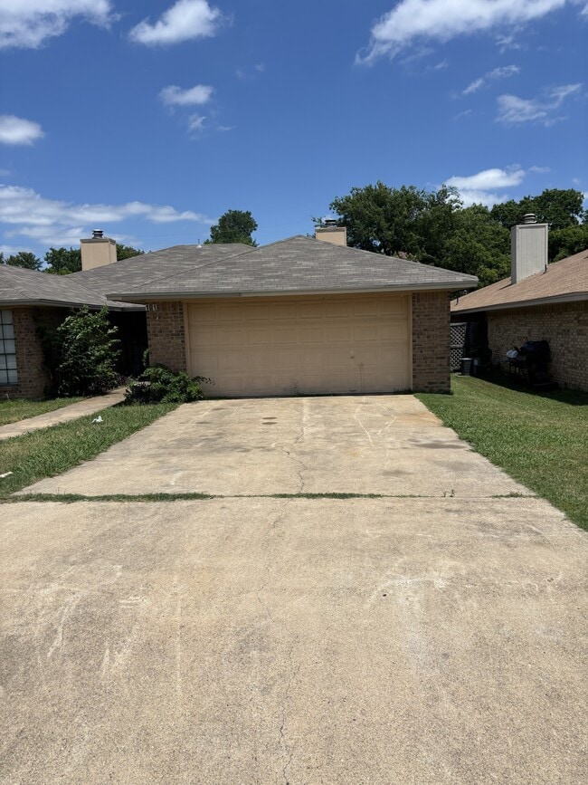 Building Photo - 121 Wildwood Dr Unit 1