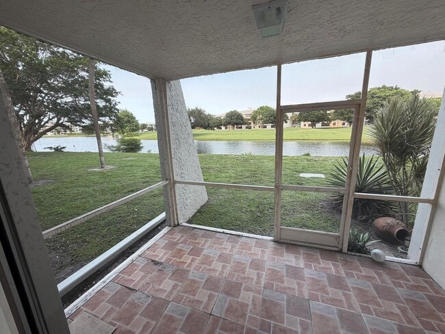 Photo - 9230 Lagoon Pl Unidad 110
