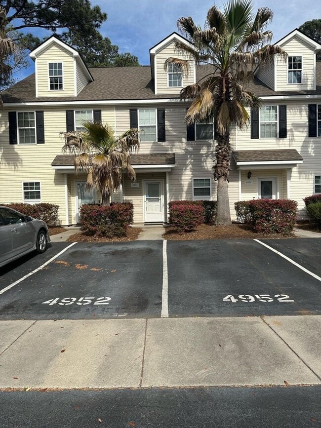 Building Photo - 4952 Date Palm Dr