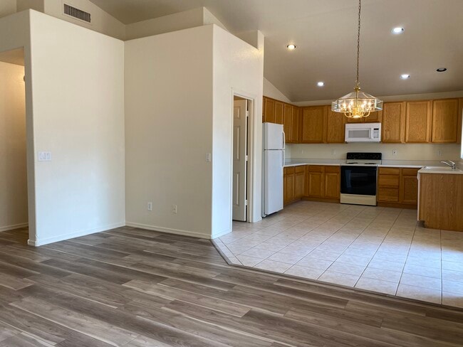 Photo - 763 W Canary Way