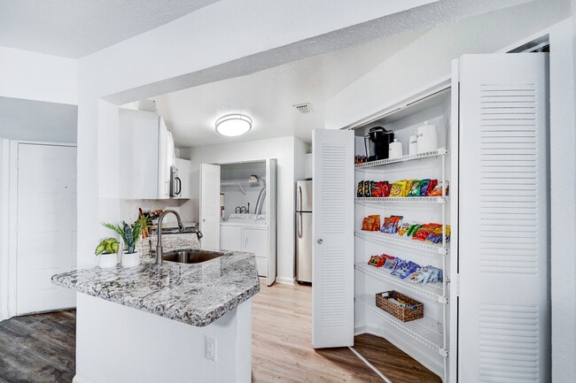 Emerald Palms Apartment Homes