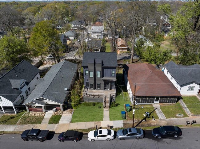 Photo - 957 Ashby Grove SW