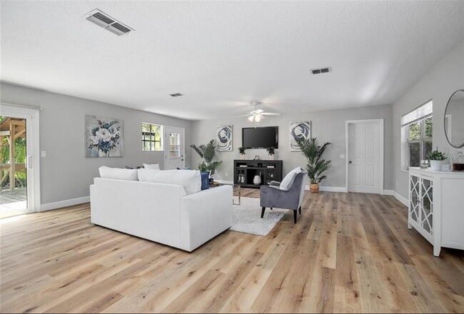 Photo - 5402 Turton Ln