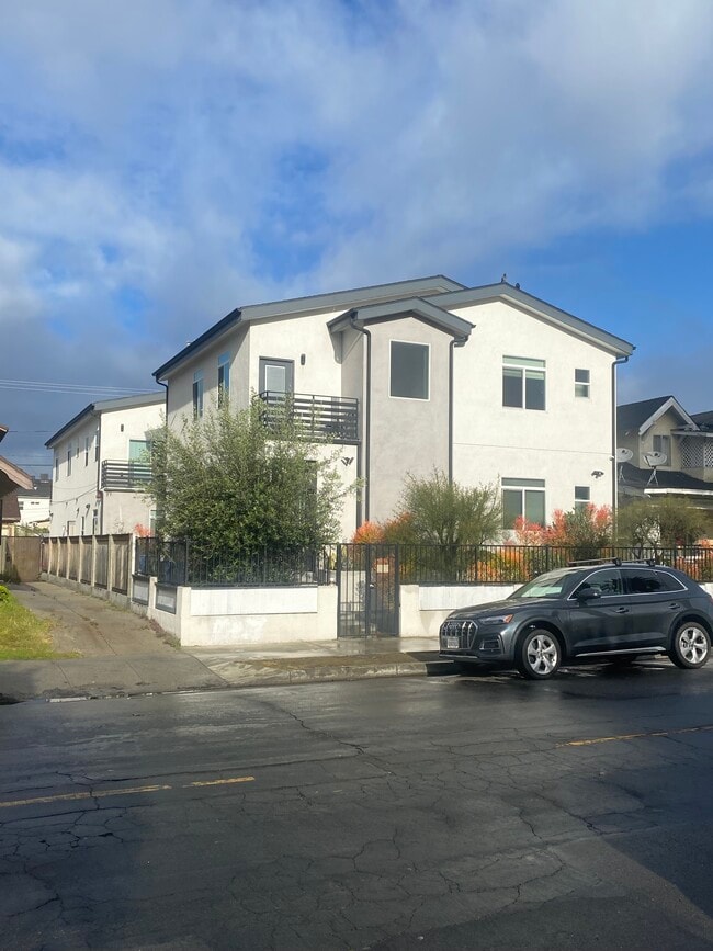 Photo - 3955 S Budlong Ave