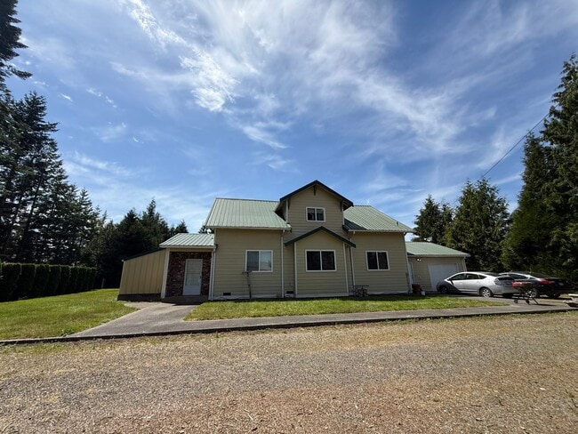 Building Photo - 4 Bedroom House for Rent