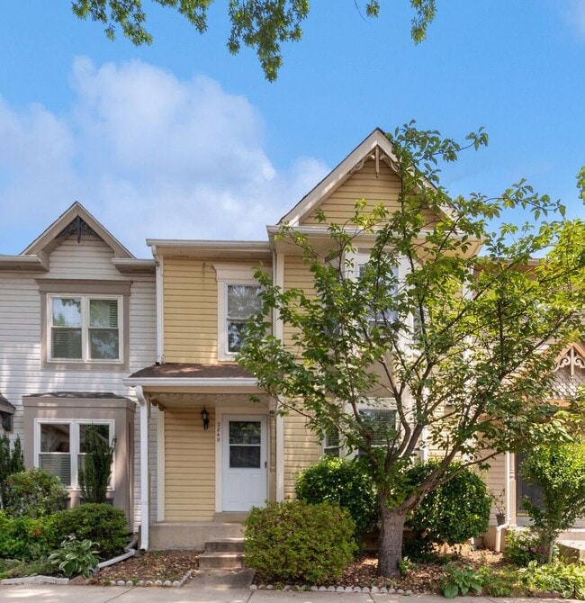 Photo - Spacious 3br Townhome with Deck& Patio. Re...