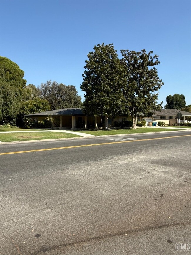 Photo - 400 Fairway Dr