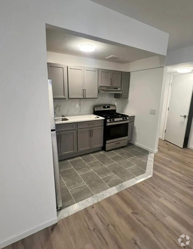 Building Photo - 821 Willoughby Ave Unit 3 Rental