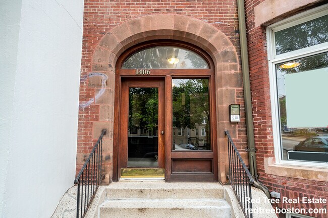 Photo - 1404 Beacon St Unit 2