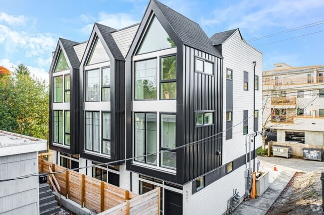 Building Photo - West Seattle Townhome w/ Rooftop Deck, Par...