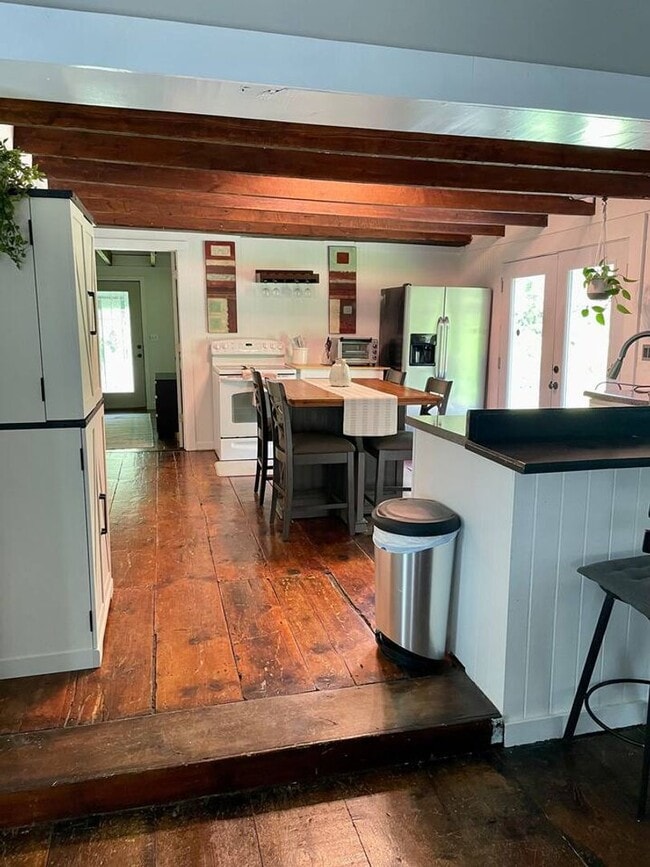 Photo - Cottage-style single-family home