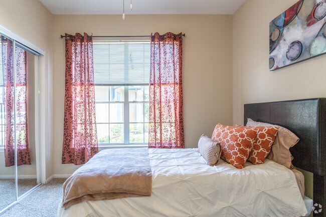 2BR, 1BA - 969SF