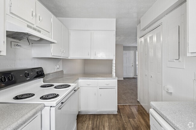 The Azalea 1BR, 1BA - 750SF - Kitchen - Highland Willows