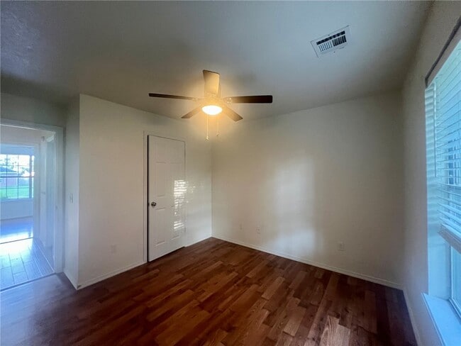Photo - 531 Walker St