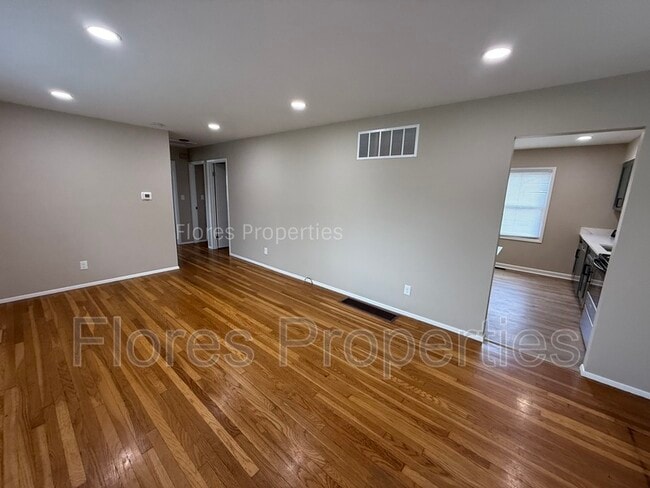 Photo - 1136 Pauline Ave