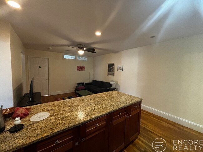 Photo - 62 Egmont St Unit 6