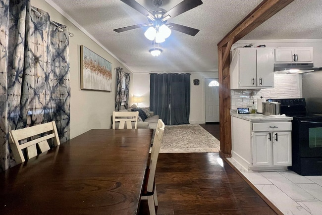 Photo - 847 Marianna St