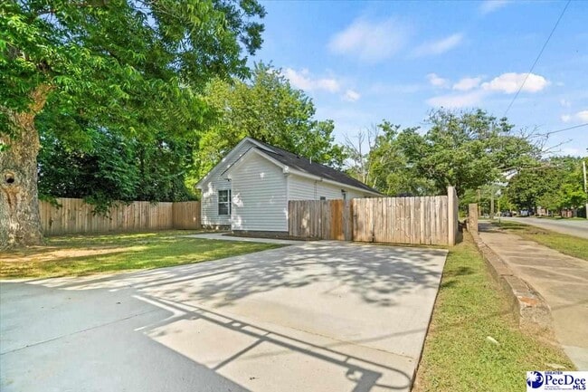 Photo - 323 S McQueen St