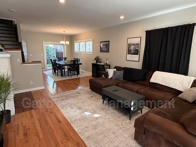 1305 W 106th St