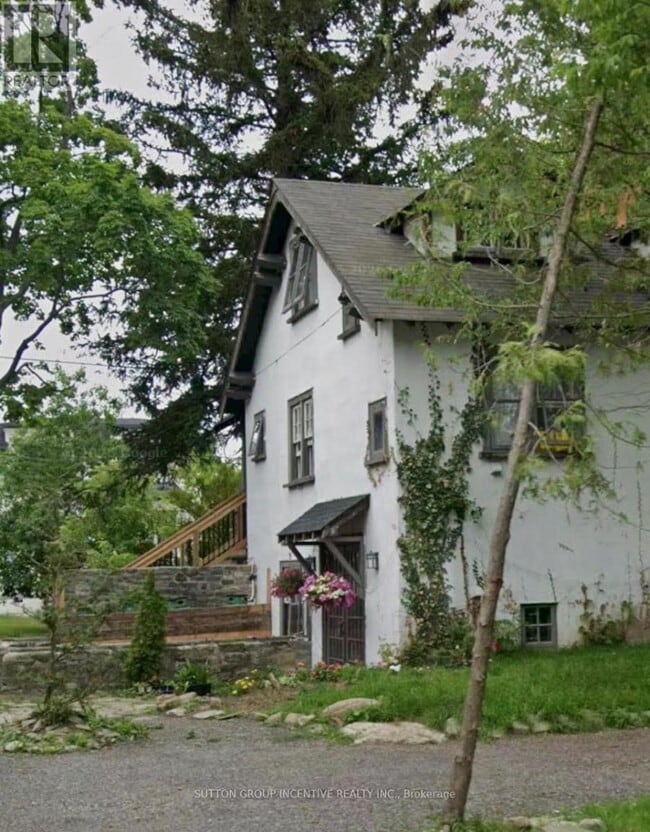 Photo - 233 Ellerslie Ave