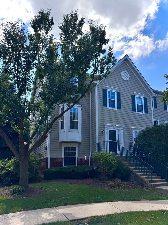 2424 Courtyard Cir