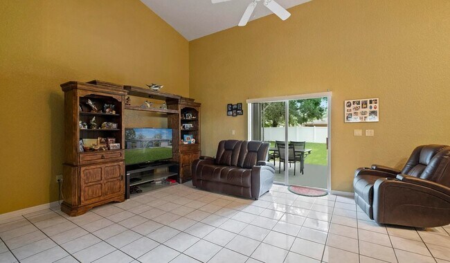 Photo - 9042 Pemberton St