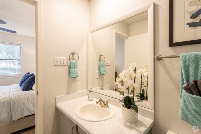 2BR, 2BA - 850SF
