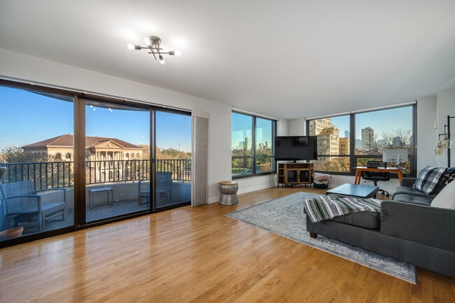 Photo - 2020 N Lincoln Park W Unit 3G