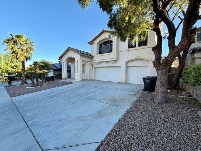 Building Photo - Lovely, large 4 bedroom