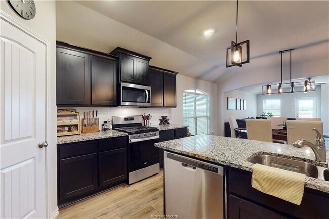 Photo - 6214 Darlington Ave