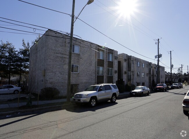 Photo - 201-225 36th St NE