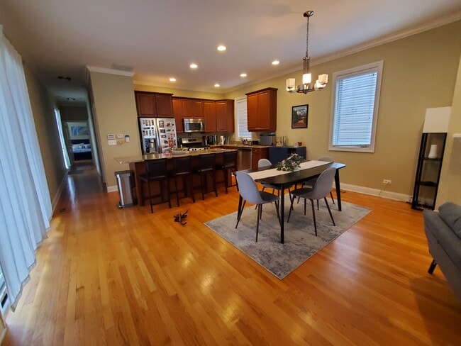 Dining Room/Kitchen - 2531 W Moffat St Unit 1