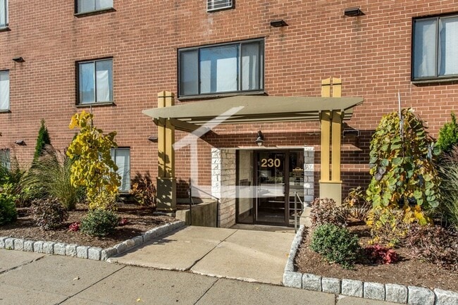 Photo - Spacious newly updated studio with dishwasher