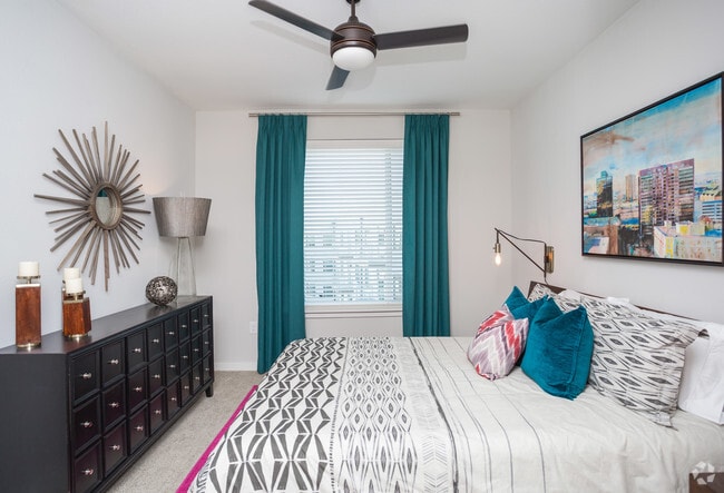 2BR, 2BA - 951 SF - Spoke Apartments