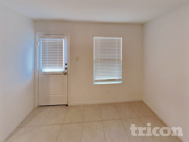 Photo - 707 Odlozil Ln