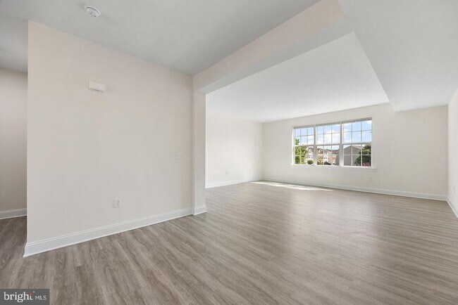 Photo - 611 Pony Ln