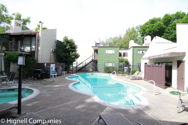 Photo - Clubhouse! Pool! Coutyard!