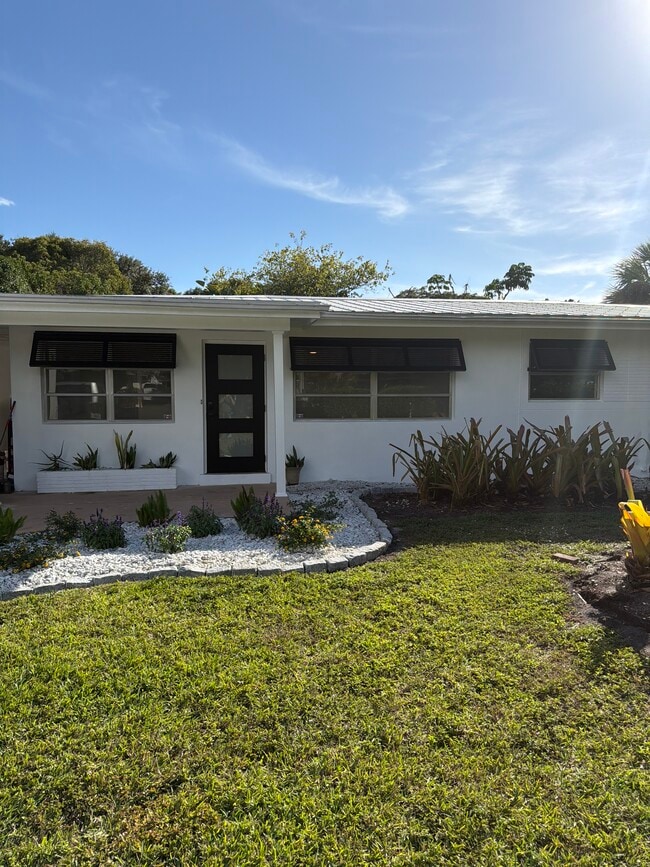 Building Photo - 1184 Milano Dr