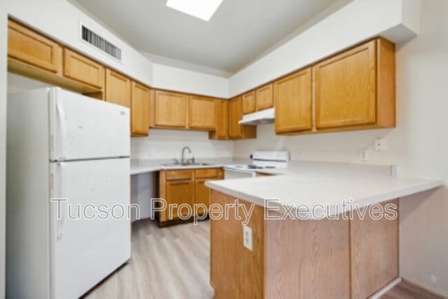 Photo - 2447 N Fair Oaks Ave