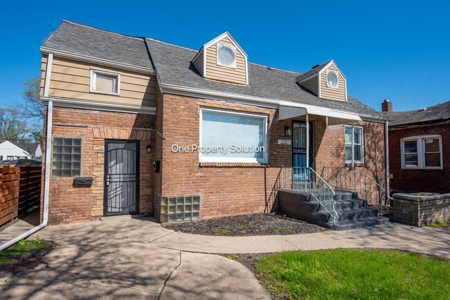 Photo - 2561 Harrison St