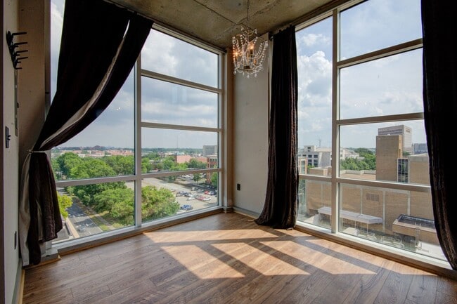 Building Photo - COMING SOON! Affordable Comfort: 1BR/1BA C... Unit 810