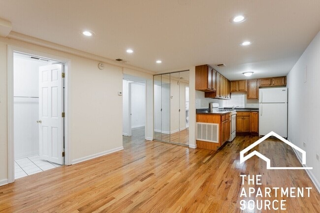 Building Photo - 6535 N Mozart St Unit GR Rental