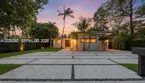 Building Photo - 550 S Shore Dr