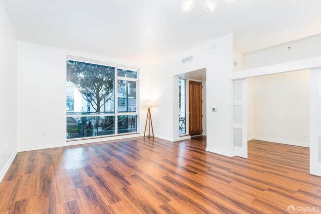 Photo - 489 Harrison St