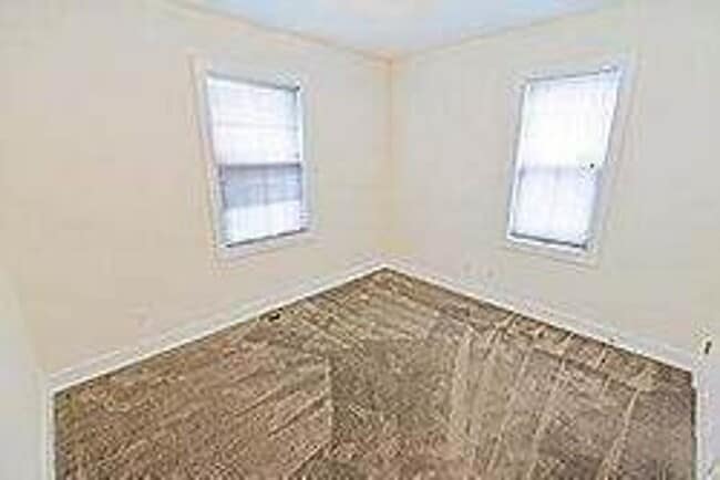 Building Photo - One bedroom close to downtown!