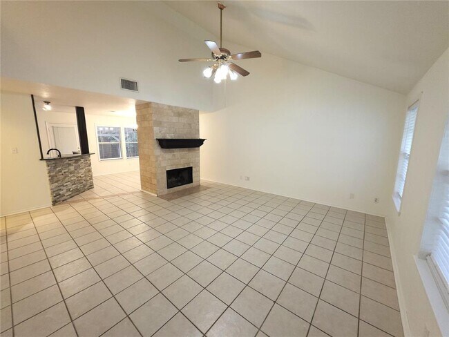 1600 Hollow Tree Blvd