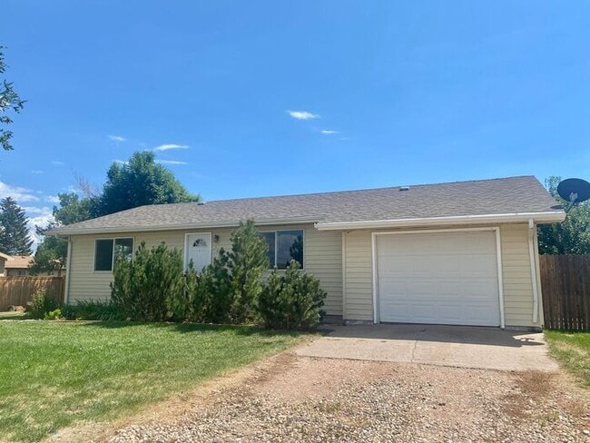 Building Photo - 2 Bedroom plus 3 Non-Conforming Rooms, 2 B... Rental