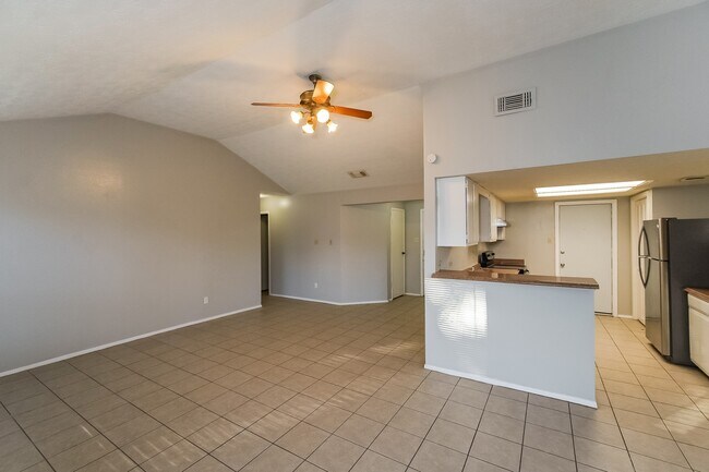 Photo - 7622 Millbrae Ln