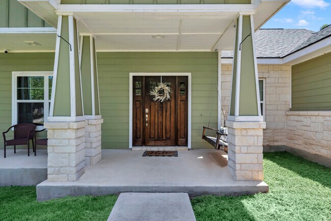 Photo - 113 Winding Oak Dr